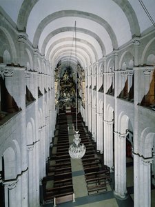 Interieur van de kathedraal begonnen in 1078 door Spanish School