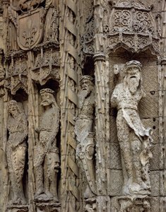 Sculpturaal detail van de linker deurpost van de ingangsfacade, gebouwd 1488-96 door Spanish School