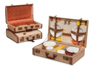 Twee koffers en een picknickmand, Loewe, midden 20e eeuw