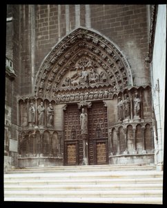 Uitzicht op de Sacramentele Poort (Sarmental) van de Kathedraal Santa Maria in Burgos