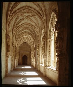 Uitzicht op de onderste galerij van het klooster van San Juan de Los Reyes, Toledo