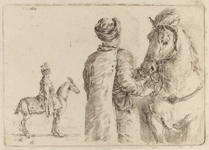 Poolse bediende die het hoofdstel van een paard vasthoudt