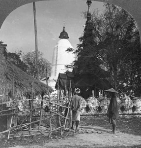 Een parapluvormige pagode, Bhamo, Birma, 1908