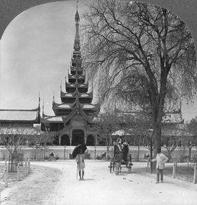 Vooraanzicht van het Koninklijk Paleis, Mandalay, Birma, 1908