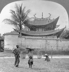 Schilderachtig Chinees joss huis, Bhamo, Birma, 1908 door Stereo Travel Co