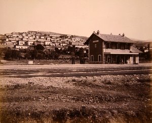Station huis en dorp Mallakah aan de spoorlijn Beiroet naar Damascus door Studio Bonfils