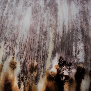 Verweerde organische strepen door Studio Meikle