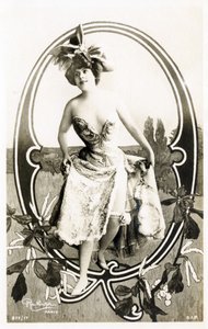 Q: Marcelle Yrven, Franse actrice - Theaters: Palais Royal, Folies dramatiques, Parijs - Alfabet in ansichtkaart door Studio Reutlinger