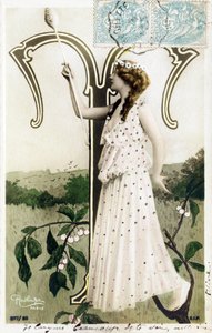 T: Louise Myriel, actrice en lyrische zangeres uit de Belle Epoque - Folies Bergere, theaters du Gymnase, de la Gaite, Parijs - Alfabet in ansichtkaart door Studio Reutlinger
