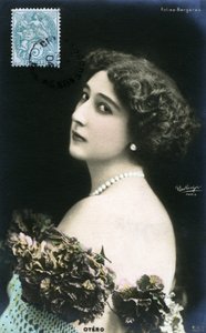De mooie Otero met de follies Bergères, ansichtkaart begin 20e eeuw door Studio Reutlinger