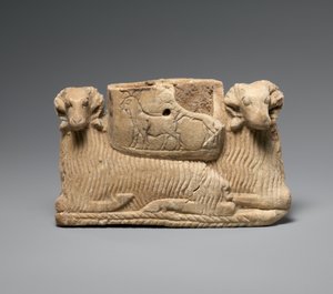 Vaatwerk ondersteund door twee rammen, ca. 2600-2500 v.Chr.