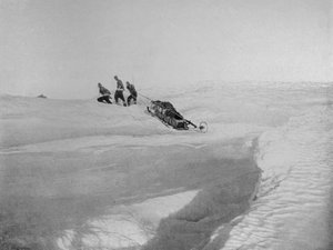 Overland over Kaap Roberts om de schroef-ijs te vermijden, ca. 1911, 1913 door T. Griffith Taylor