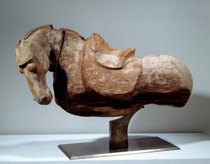 Chinese kunst: Houten paard. Sculptuur uit de Tang-periode (618 tot 907). Parijs, Musee Cernuschi.