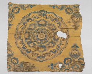 Textiel met bloemmedaillon door Tang Dynasty Chinese School
