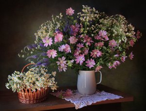 Rustieke boeketten met wilde bloemen