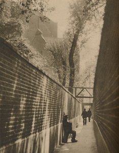 In Lansdowne Passage, waar een struikrover ooit voor zijn leven galoppeerde, c1935