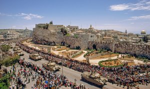 Israëlische wapens en soldaten paraderen op Onafhankelijkheidsdag door voormalig Jordaans gebied