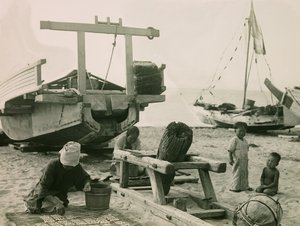 Een vissersgezin in Japan rond 1900 - 1915 (foto)