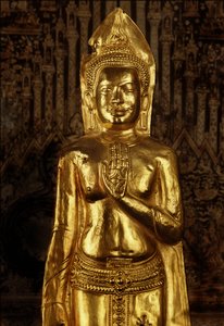 Staande Boeddha, late 13e - vroege 14e eeuw (goud) door Thai School
