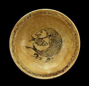 Steengoed schaal met vismotief, Sukhothai-periode