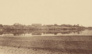 [Overzicht van Luxor vanaf de overkant]. door Théodule Devéria
