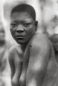 Awemba meisje, Livingstone naar Broken Hill, Noord-Rhodesië, 1925-1927 door Thomas A. Glover