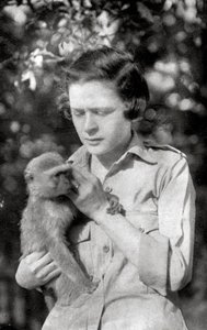 Stella Court Treatt en haar aap Kima, Dodoma naar Mongalla, Oost-Afrika, 1925-1927 door Thomas A. Glover