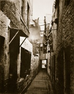 Close, 101 High Street, Glasgow, c.1878 door Thomas Annan