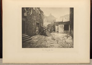 Close nr. 267 High Street door Thomas Annan