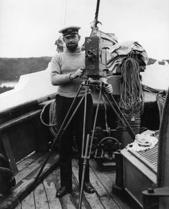 G. H. Wilkins bij zijn terugkeer van de expeditie in The Quest met Sir Ernest Shackleton, Plymouth, 16 september 1922