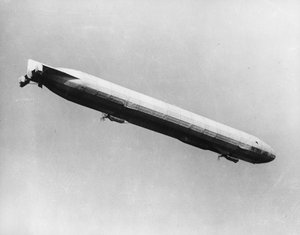 Viktoria Luise zeppelin door Thomas E. and Horace Grant Grant