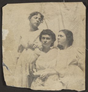 [Weda, Katherine en Maud Cook].