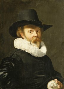 Een Concholoog die een Nautilusschelp Vasthoudt