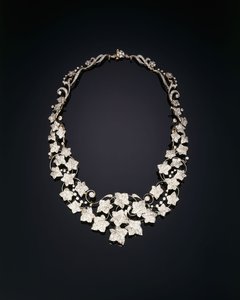 Een antieke diamanten klimopketting