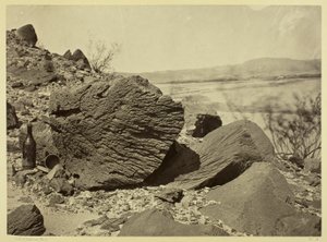 Rots uitgesneden door stuifzand, onder Fortificatierots, Arizona door Timothy O