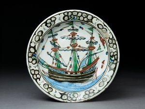 Steenpasta schaal met onderglazuur decoratie, Iznik, ca. 1620-30