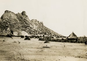 Hutten bij Gebel Sagadi, Soedan, foto door Ugo Monneret de Villard, ca 1930