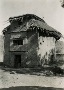 Vierkante hut met rieten dak, Axum, Ethiopië, foto door Ugo Monneret de Villard door Ugo Monneret de Villard