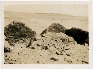 Graven in necropolis, klooster van St Simeon, Aswan, Egypte, foto door Ugo Monneret de Villard