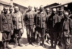 Oostenrijkse gevangenen in Bagnaria Arsa, Udine, Italië, 04/1916 door Ugo Ojetti
