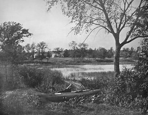 Een baai in Lac la Belle, Oconomowoc, ca. 1897 door Unbekannt