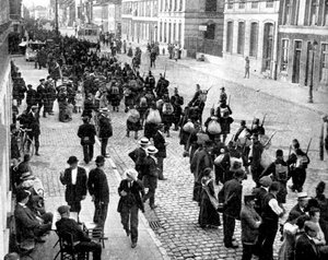 Een Belgisch regiment trekt zich terug naar Antwerpen, Eerste Wereldoorlog, 1914 door Unbekannt
