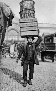 Een Covent Garden marktportier, Londen, ca. 1922
