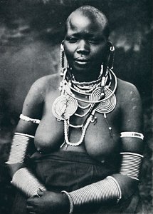 Een Masai matrone, 1912 door Unbekannt