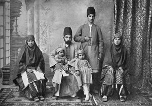 Een Perzisch Parsi gezin, 1902 door Unbekannt