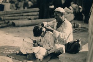 Een straatkapper, Caïro, Egypte, 1936
