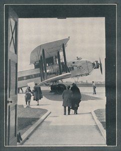 Een symbool van de moderne wereld - Passagiers aan boord gaan op Croydon Aerodrome, c1935