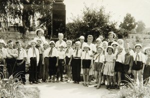 Een eenheid van Jonge Pioniers in Jalta, Krim, USSR