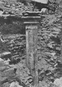 Een zuil van de hal van Blackfriars Priory, City of London door Unbekannt