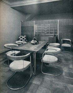 Een eetkamer set, met tafel en stoelen van stalen buis. Door Practical Equipment Ltd., van Londen